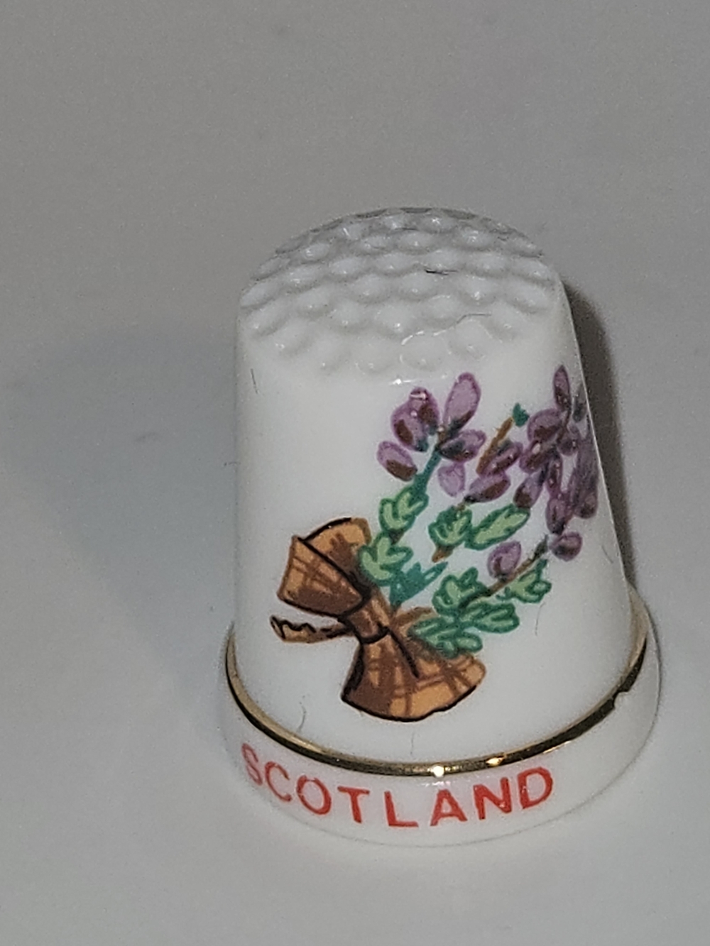 Scotland Porcelain Thimble with Thistle Motif